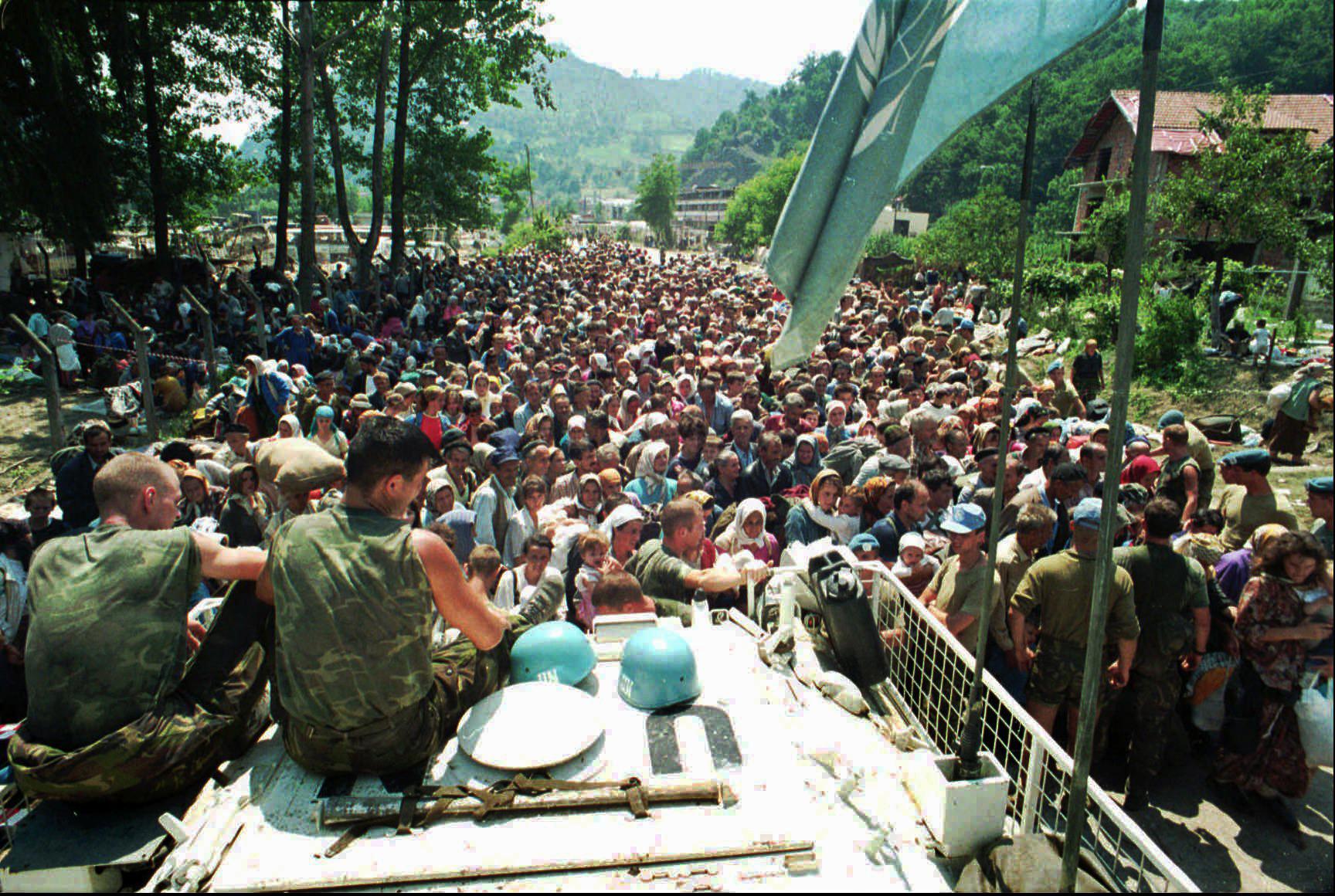 Prije 25 godina počinjen genocid u Srebrenici - Avaz
