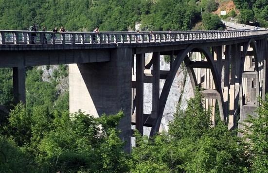 Oboje skočili s mosta na Tari - Avaz