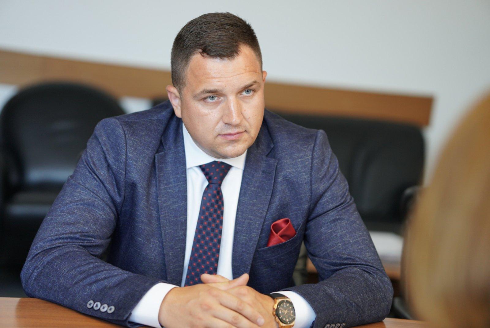 Predložen pritvor za uhapšenog ministra Lučića