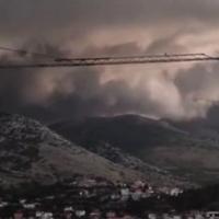 Video / Prizori kao iz nekog horor filma: Pogledajte trenutak dolaska nevremena u Trebinje