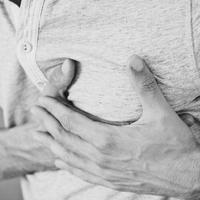 Bol u prsima: Ovo su mogući uzroci